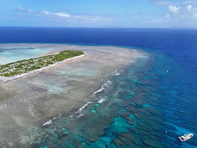 慶良間諸島の綺麗な海