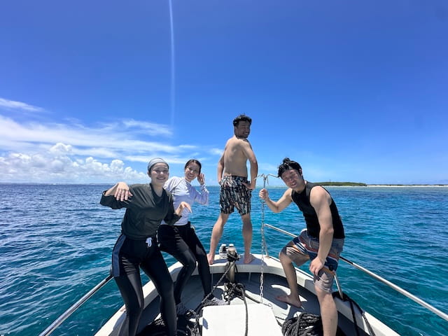 貸切ボートでのんびり慶良間ブルーの海を満喫